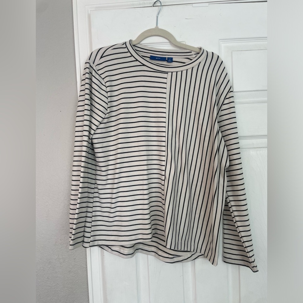 Apt 9 shirt